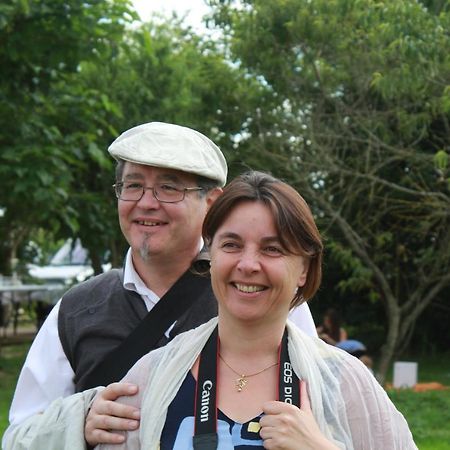Bed and Breakfast Les 3 Roses Villeneuve-sur-Yonne Екстер'єр фото
