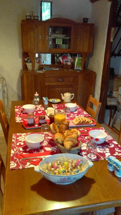 Bed and Breakfast Les 3 Roses Villeneuve-sur-Yonne Екстер'єр фото