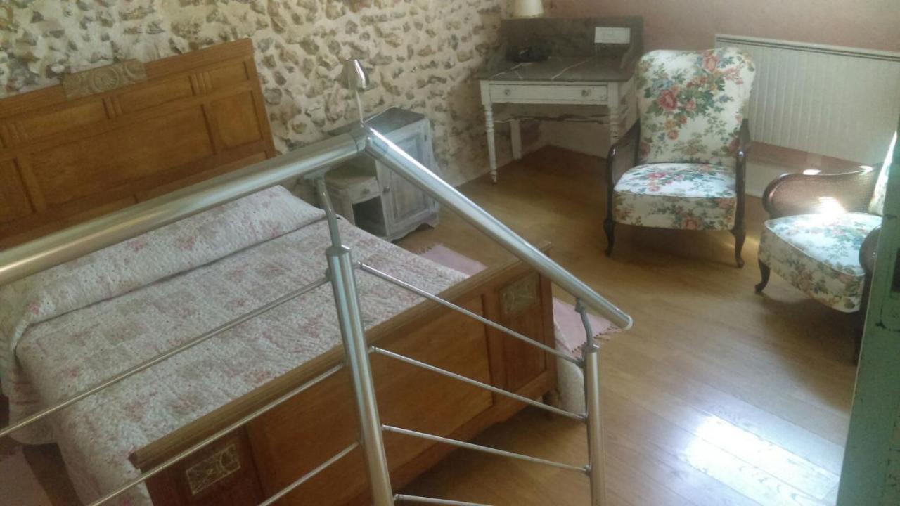 Bed and Breakfast Les 3 Roses Villeneuve-sur-Yonne Екстер'єр фото