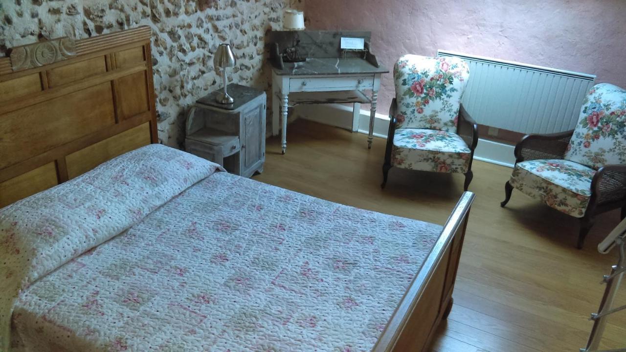 Bed and Breakfast Les 3 Roses Villeneuve-sur-Yonne Екстер'єр фото