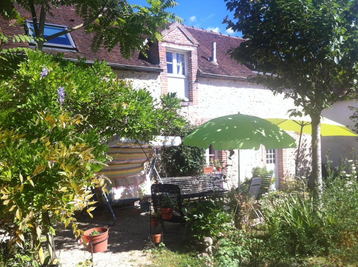 Bed and Breakfast Les 3 Roses Villeneuve-sur-Yonne Екстер'єр фото